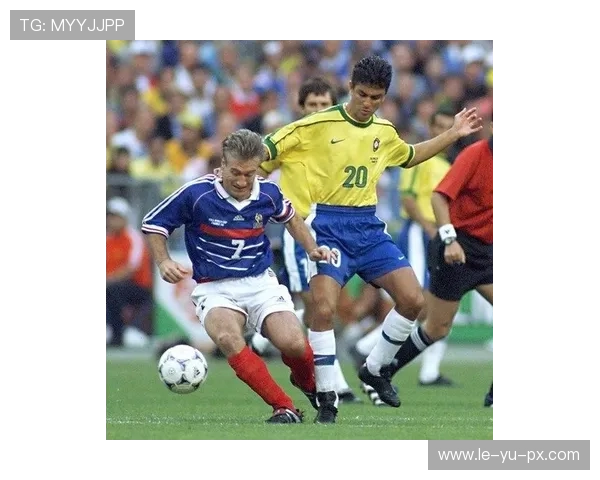 蒂亚戈·席尔瓦：巴西中卫再创辉煌，领衔防线稳固球队