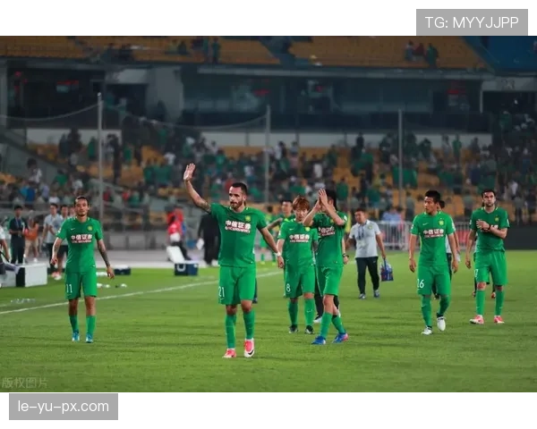 德比郡主场普莱德公园球场迎来关键对决,球迷热情高涨期待球队精彩表现 德比郡主场普莱德公园球场迎来关键对决,球迷热情高涨期待球队精彩表现