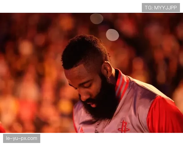 赖斯防守站位引发热议:精准卡位成为球队防线新支柱 赖斯防守站位引发热议:精准卡位成为球队防线新支柱