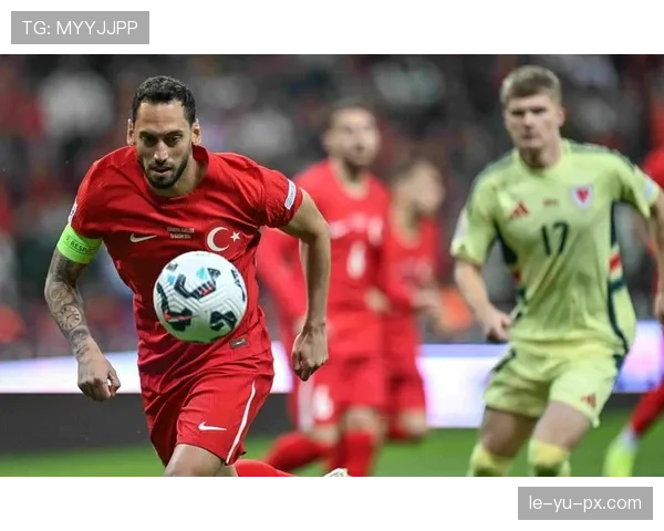 恰尔汗奥卢闪耀赛场，助土耳其国家队斩获关键胜利