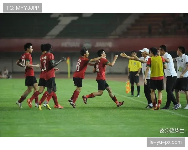 中超球场巡游点燃球迷热情，展现中国足球新魅力与激情