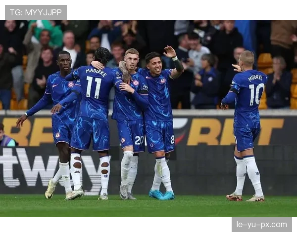 切尔西球员众多却难成整体,阵容磨合与战术适配问题逐步显现 切尔西球员众多却难成整体,阵容磨合与战术适配问题逐步显现