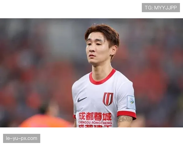 韦世豪开保时捷去训练,穿拖鞋叼着烟跟教练吵完转身就笑 韦世豪开保时捷去训练,穿拖鞋叼着烟跟教练吵完转身就笑