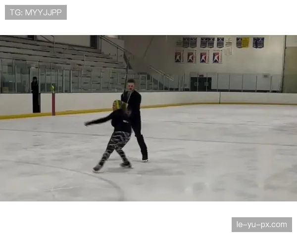 刷到托尼娅·哈丁的近照，冰上那股狠劲儿去哪了，看着像隔壁买菜的阿姨