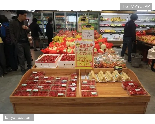 唐佳豪去菜市场那张图太冲击了，提菜篮的手和旁边那辆车完全不是一个世界